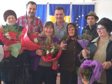 Vrabie îi premiază pe localnici cu bani. 50 de ani de la căsătorie, prilej de sărbătoare la Peştera